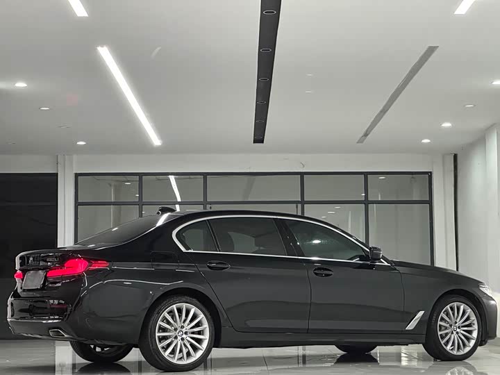 Фото 15 - BMW 5 Series