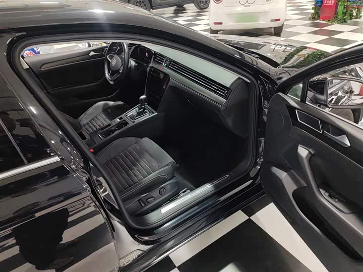 Фото 16 - Volkswagen Magotan