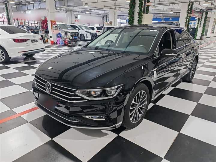 Фото 2 - Volkswagen Magotan