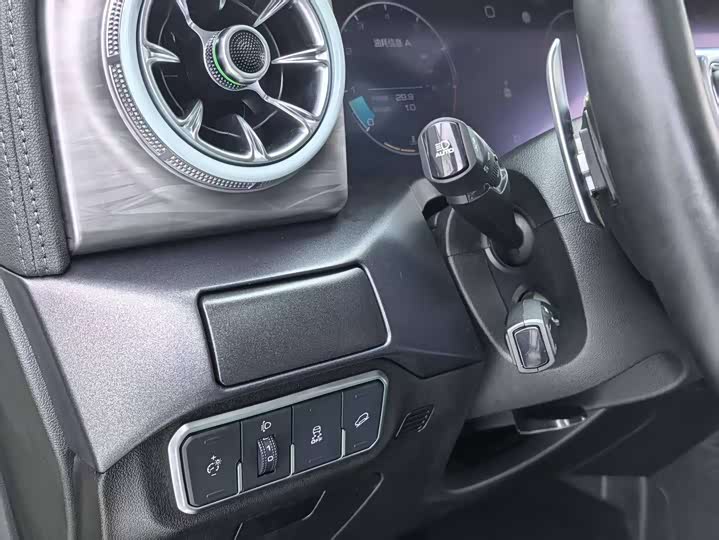 Фото 4 - Tank 300