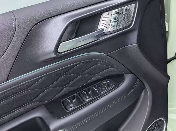 Фото 6 - Tank 300