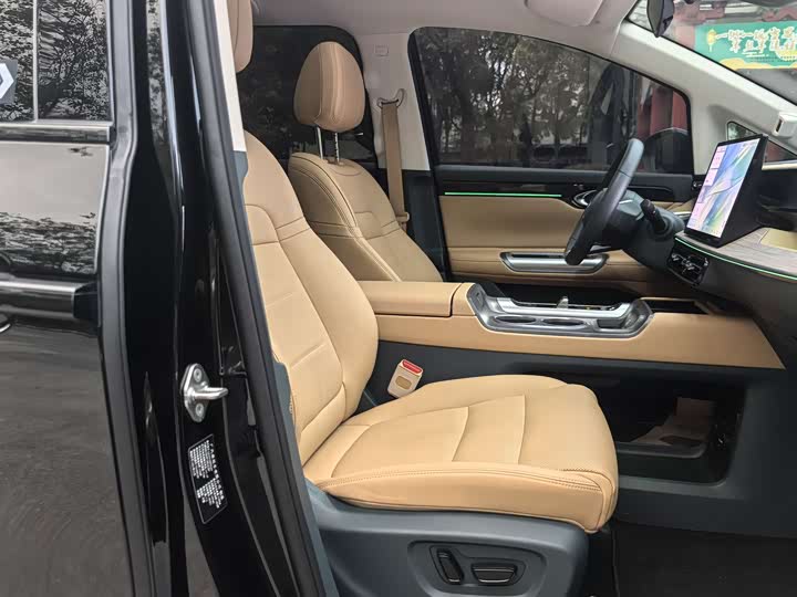 Фото 13 - GAC Trumpchi E8