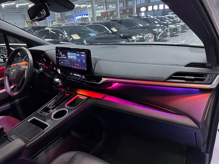 Фото 15 - Toyota Sienna