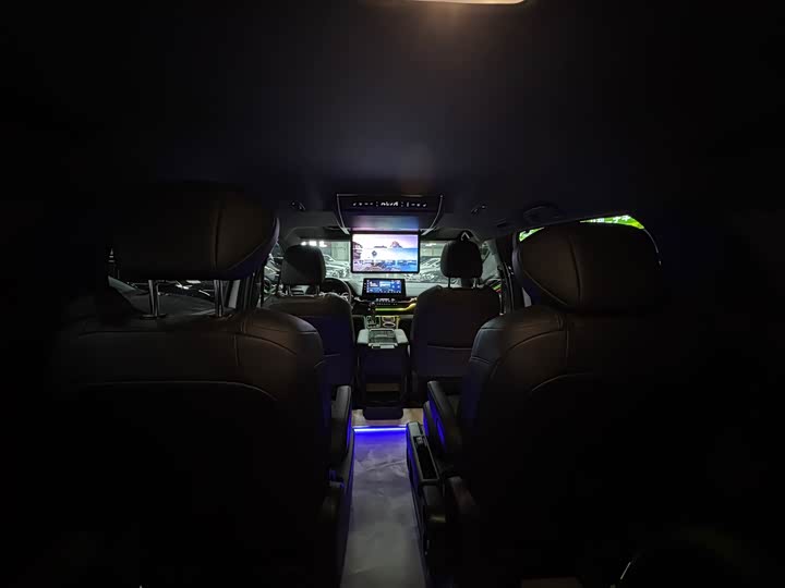 Фото 19 - Toyota Sienna