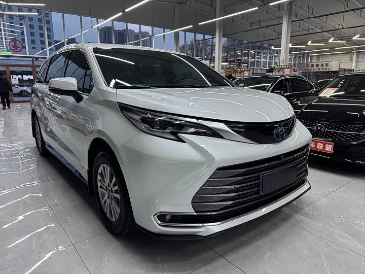 Фото 3 - Toyota Sienna