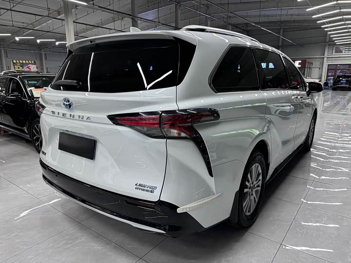 Фото 4 - Toyota Sienna