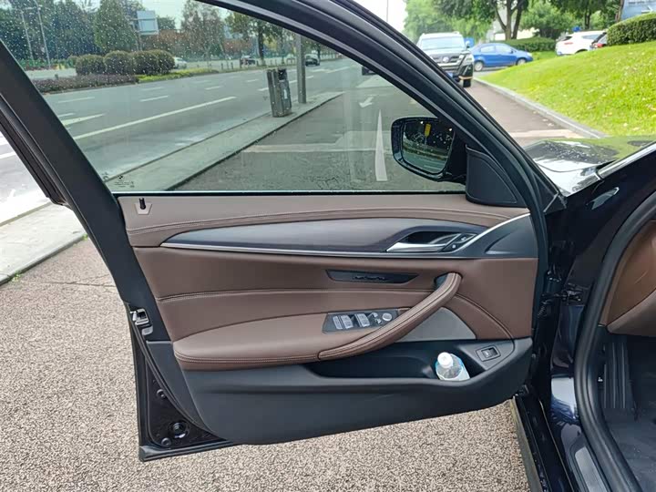 Фото 6 - BMW 5 Series