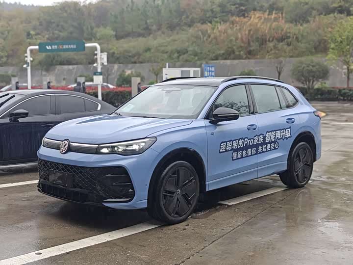 Фото 1 - Volkswagen Tiguan L Pro