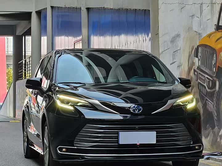 Фото 1 - Toyota Sienna