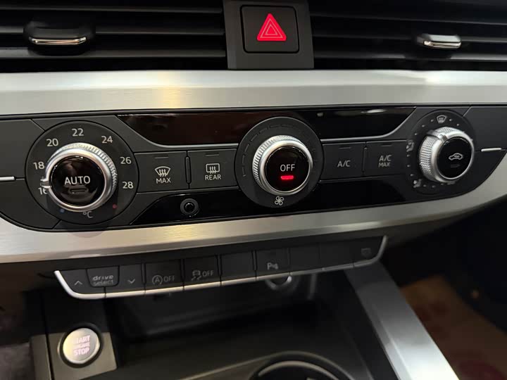 Фото 14 - Audi A4L