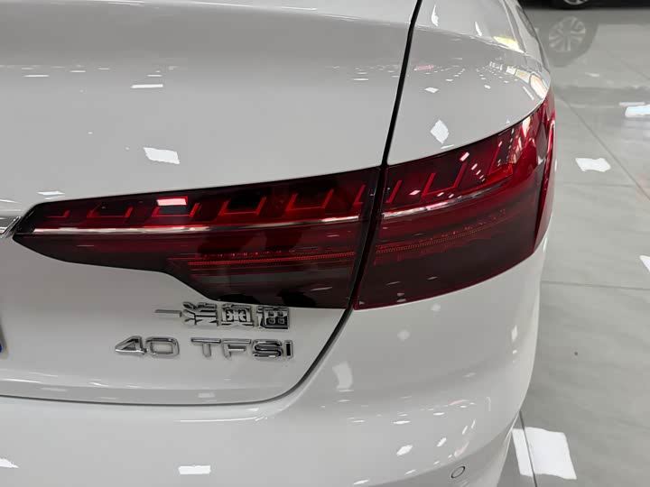 Фото 16 - Audi A4L