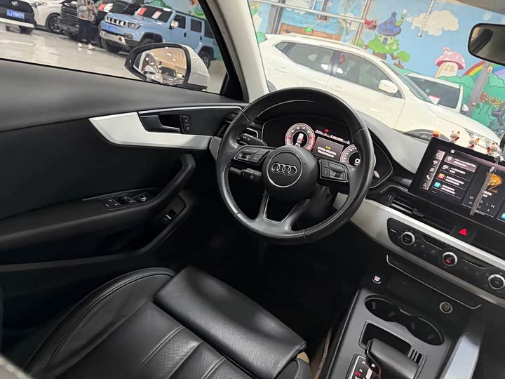 Фото 19 - Audi A4L