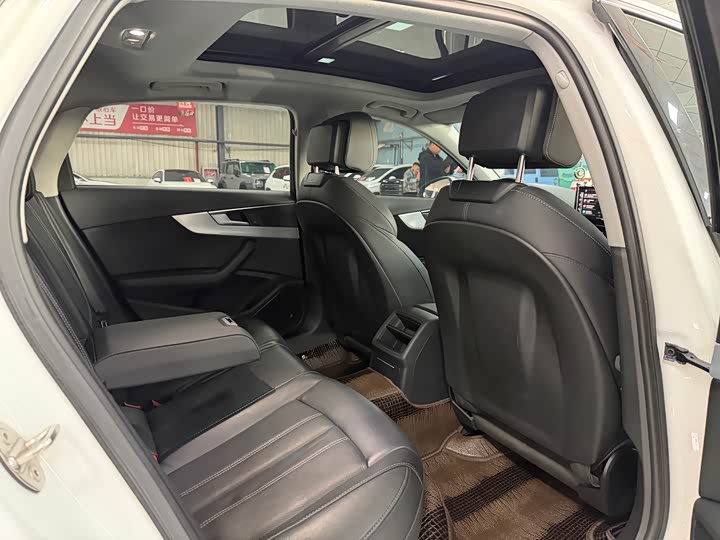 Фото 20 - Audi A4L