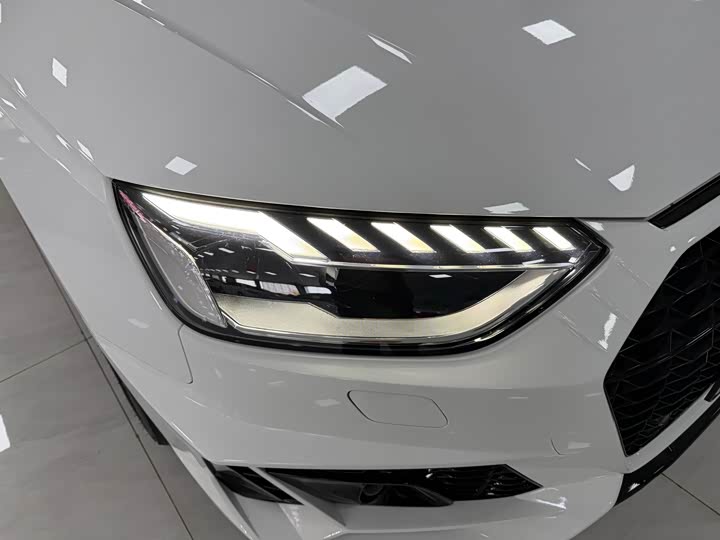 Фото 23 - Audi A4L