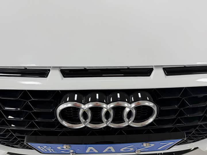 Фото 24 - Audi A4L