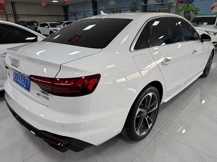 Фото 4 - Audi A4L