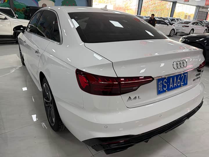 Фото 6 - Audi A4L