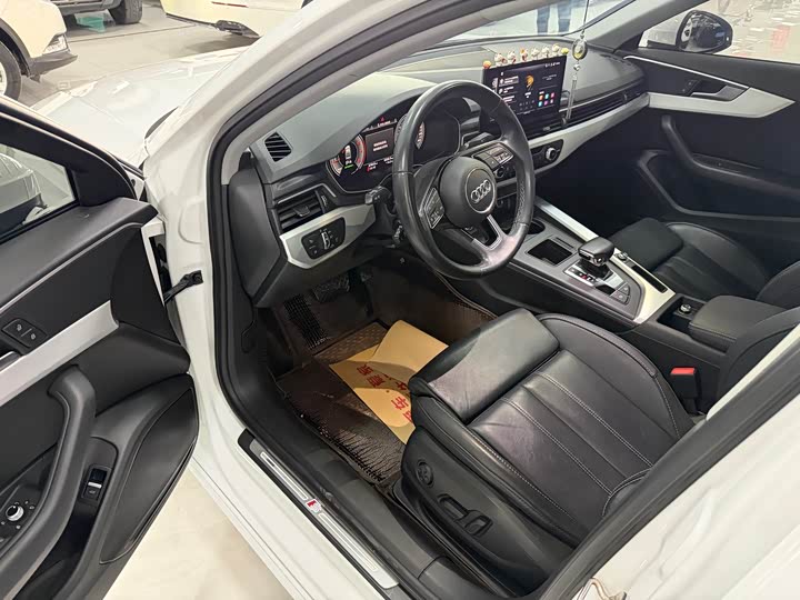 Фото 7 - Audi A4L