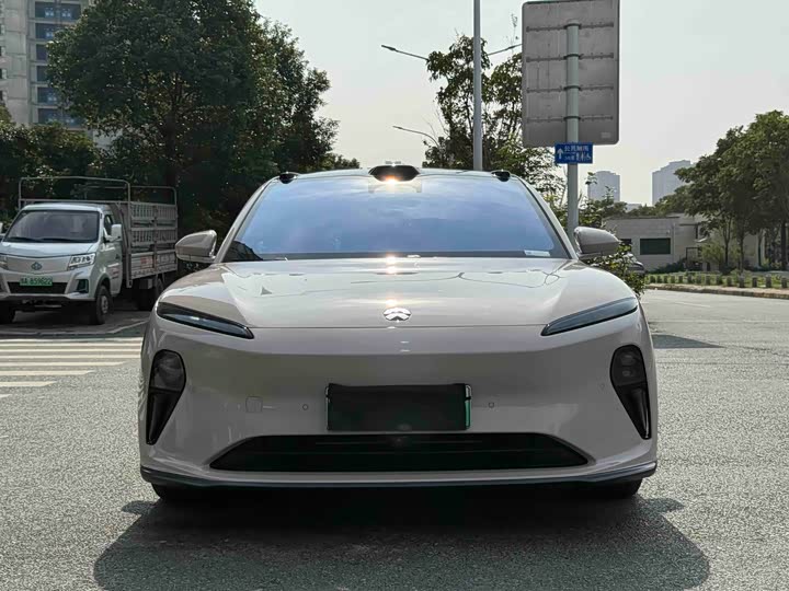 Фото 2 - Nio ET5T