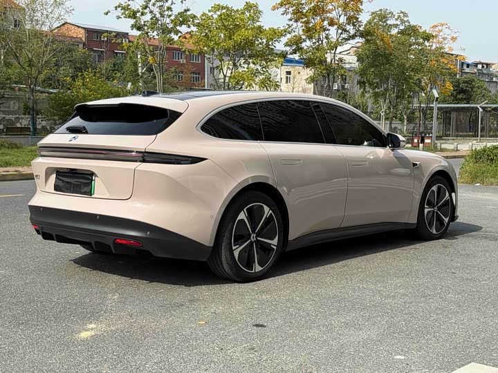 Фото 9 - Nio ET5T