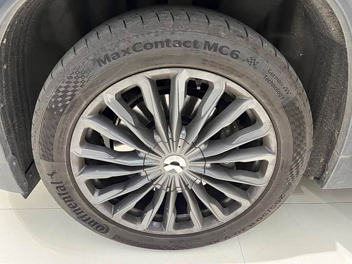 Фото 24 - Nio ES8