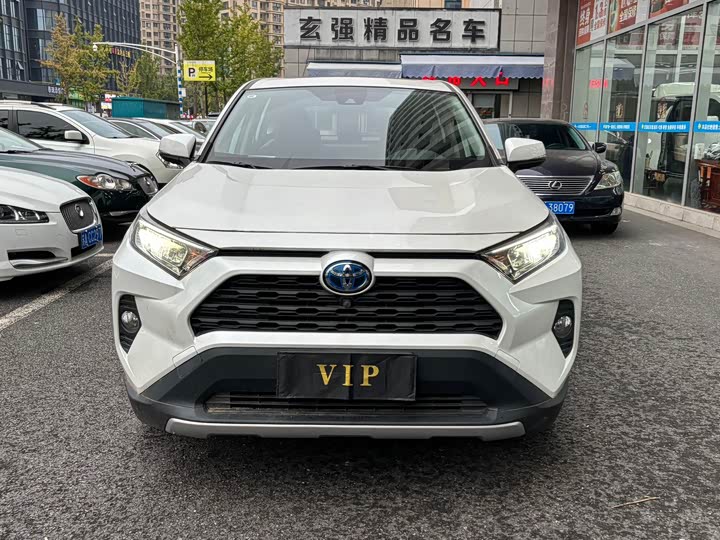 Фото 2 - Toyota RAV4