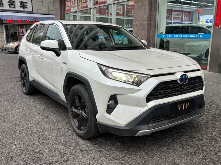 Фото 3 - Toyota RAV4