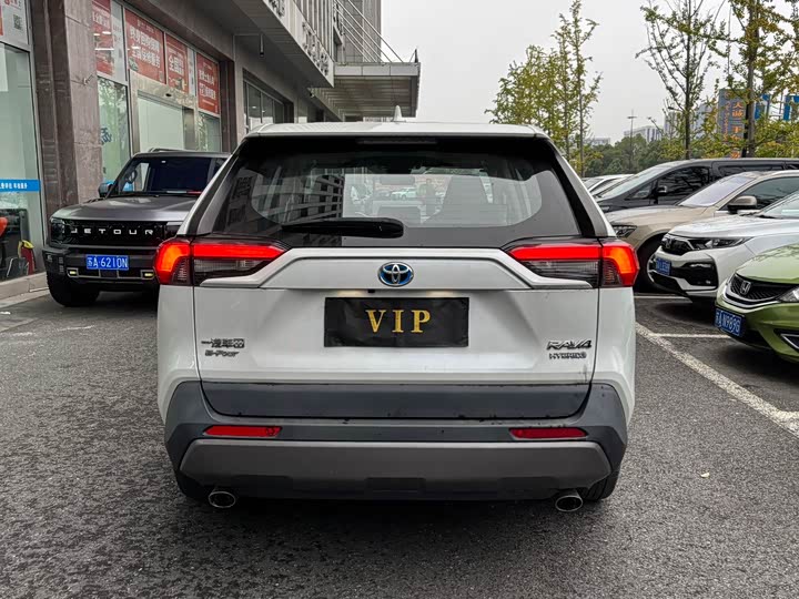 Фото 5 - Toyota RAV4