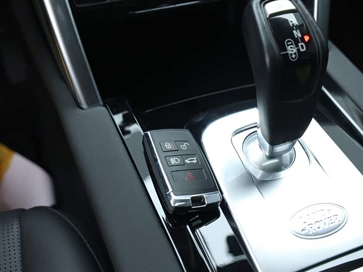 Фото 10 - Land Rover Discovery Sport