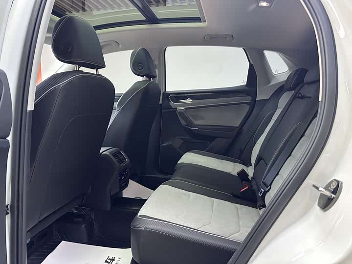 Фото 14 - Volkswagen Tayron X