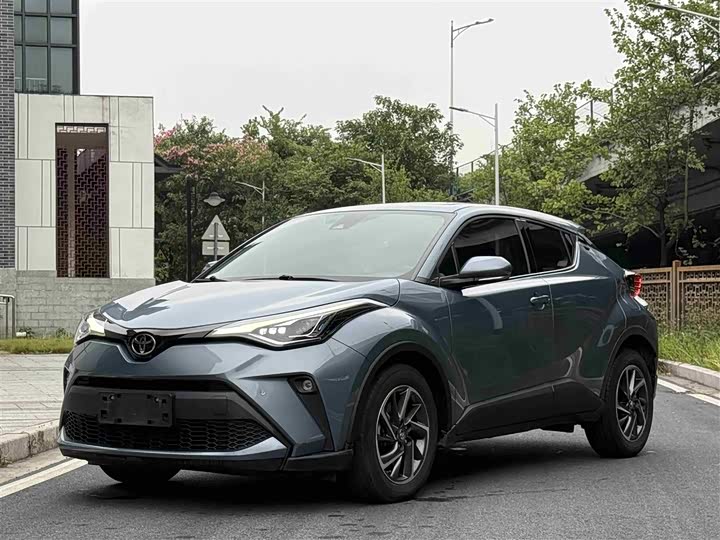 Фото 2 - Toyota C-HR