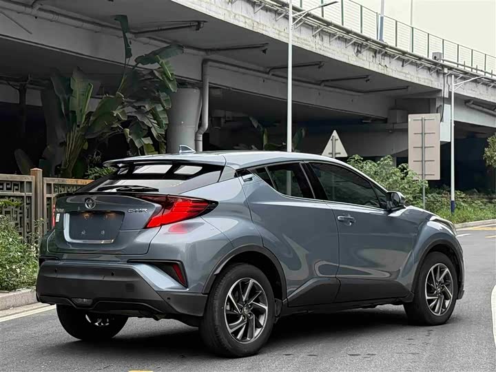 Фото 20 - Toyota C-HR