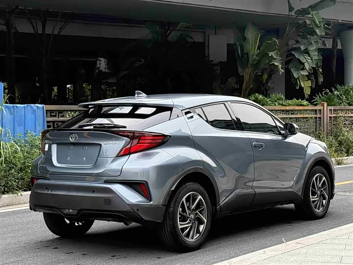 Фото 4 - Toyota C-HR