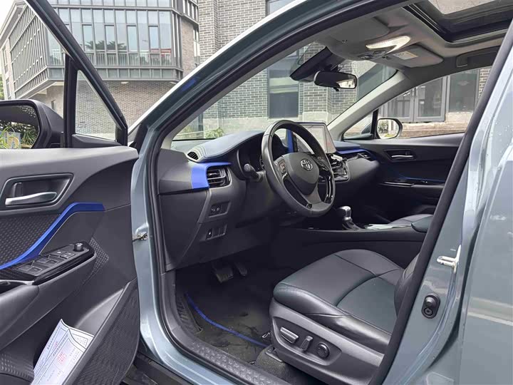 Фото 5 - Toyota C-HR