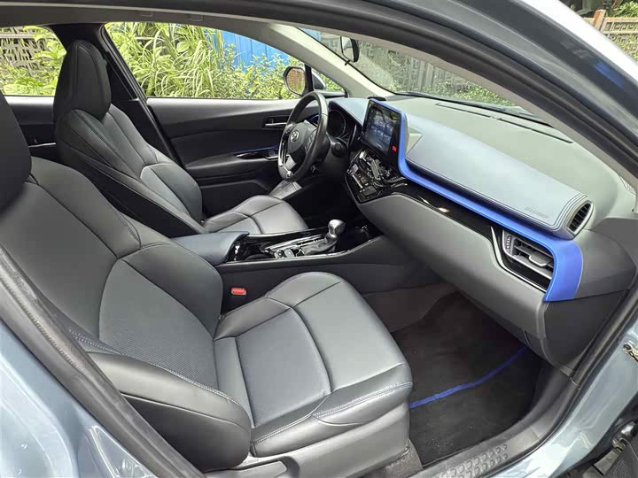 Фото 7 - Toyota C-HR