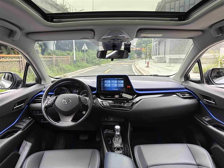 Фото 8 - Toyota C-HR