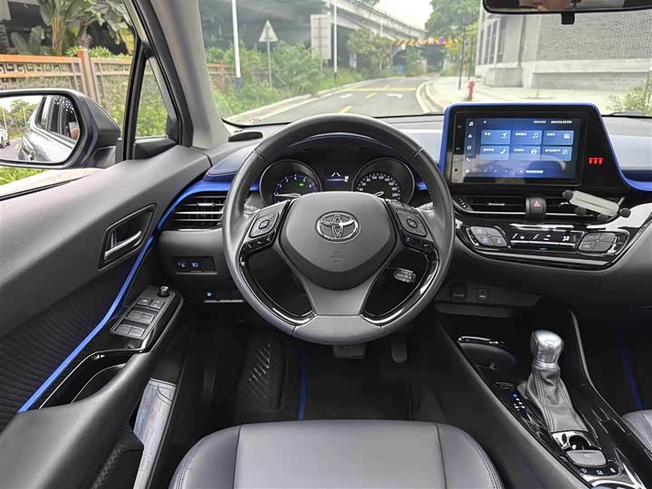 Фото 9 - Toyota C-HR