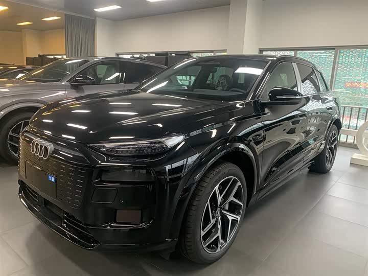 Фото 1 - Audi Q6L e-tron