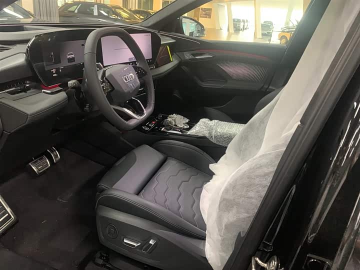 Фото 11 - Audi Q6L e-tron