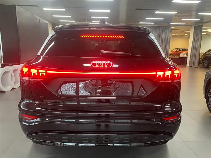 Фото 3 - Audi Q6L e-tron
