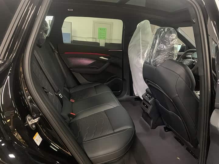 Фото 8 - Audi Q6L e-tron