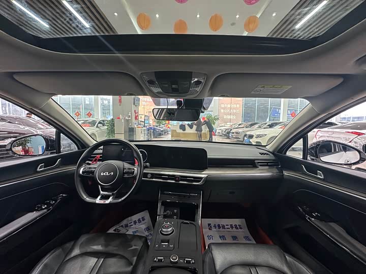 Фото 10 - Kia K5