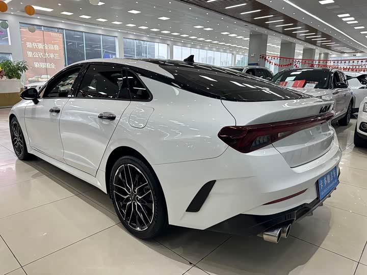 Фото 13 - Kia K5