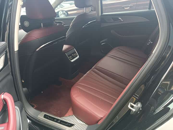 Фото 11 - Hongqi H5