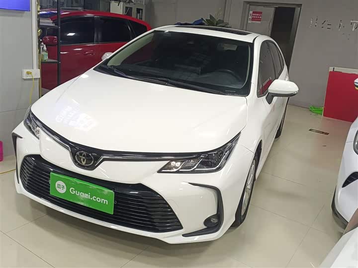 Фото 2 - Toyota Corolla