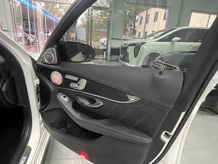 Фото 9 - Mercedes-Benz C-Class AMG