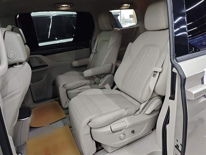 Фото 17 - Buick GL8 ES