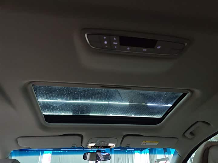 Фото 18 - Buick GL8 ES