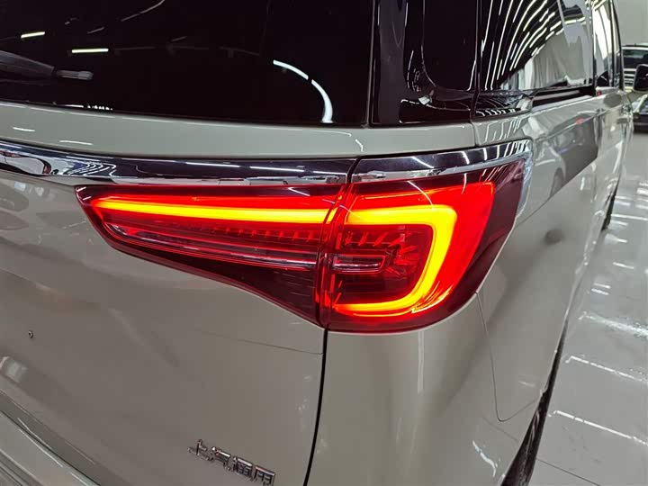 Фото 8 - Buick GL8 ES