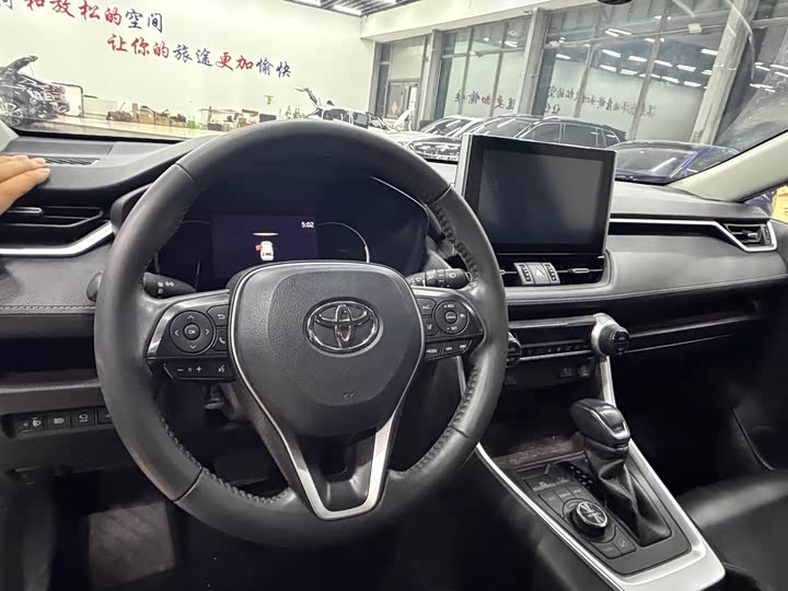 Фото 10 - Toyota RAV4